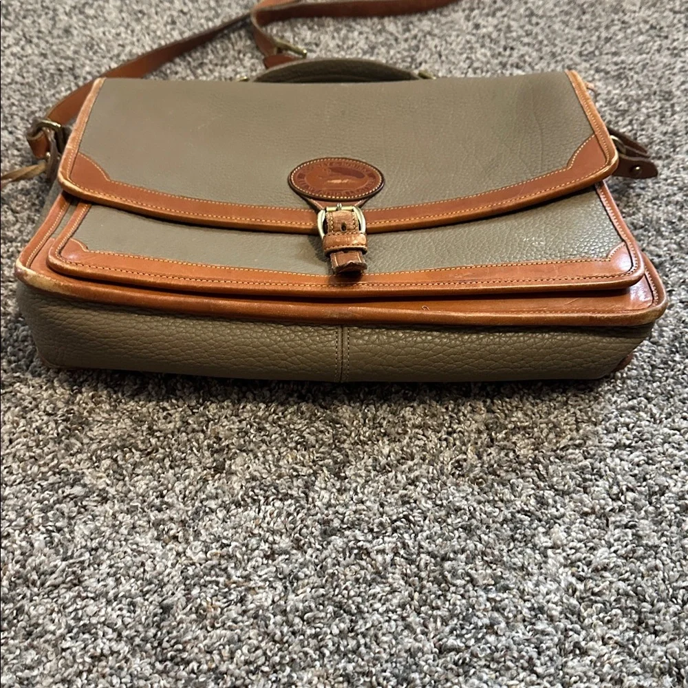 Dooney & Bourke Vintage Purse Leather. ( See wear in photos)